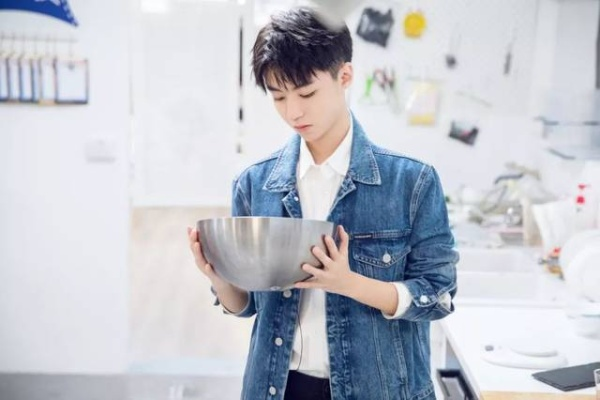 (王俊凯参加了几季中餐厅节目了)王俊凯参加了几季中餐厅节目？