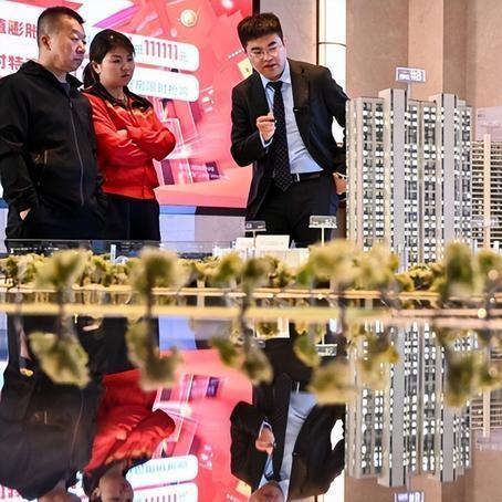 (全民防疫,众志成城是什么意思)202全民打boss2024- 众志成城，共同抗击强敌，让世界充满光明与希望