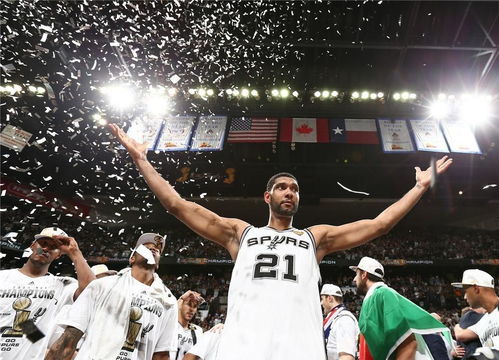 NBA篮球经理：打造一支强大的球队，带领他们走向巅峰的策略管理游戏。