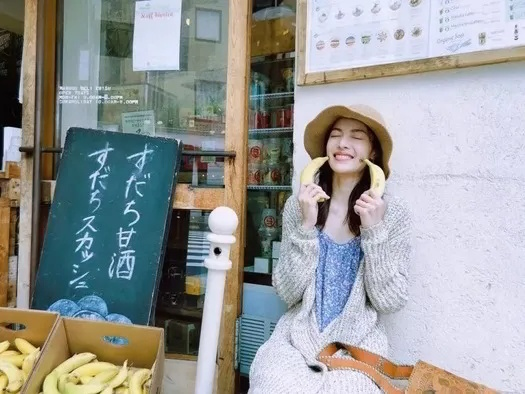 (衣服拍摄教程)如何拍出令人惊艳的衣服照：从构图到光线的实用技巧分享