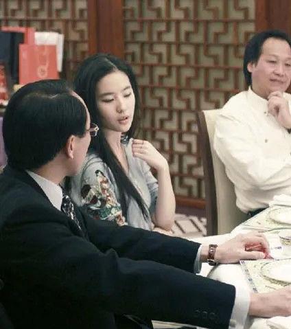 (斗将!拉面男)揭秘斗将拉面男：背后故事、行为背景及对社会影响的分析