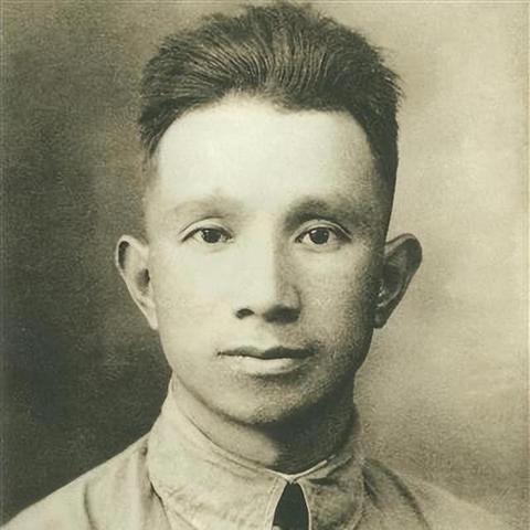 王的崛起永久版：揭秘主角的非凡智谋与崛起过程，深度解读游戏策略和玩家体验