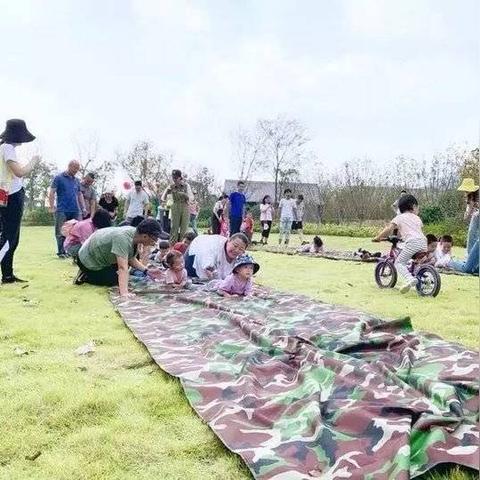 (穿越丛林玩法)全民穿越丛林求生挑战10小时：生存还是死亡？