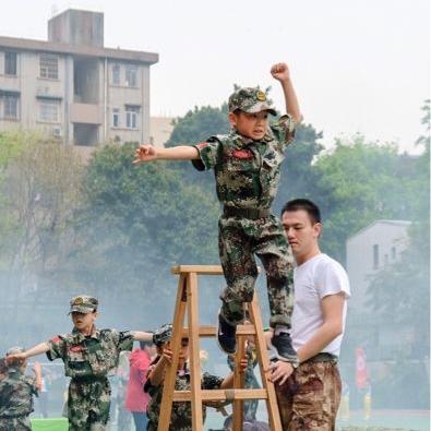 (小兵大作战免费下载)小兵大作战下载：掌握战术，实力抗衡敌人，一路向前冲