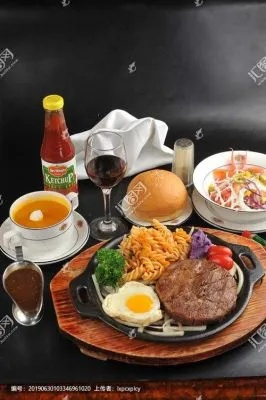 (牛排餐的搭配)四种美味材料搭配，打造丰盛牛排套餐